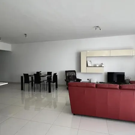 Spacious With En-suite And Balcony * Is-Swieqi
